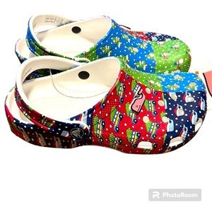 Vineyard Vines Christmas Crocs w/ Whale Jibbitz, NWT, sz 4